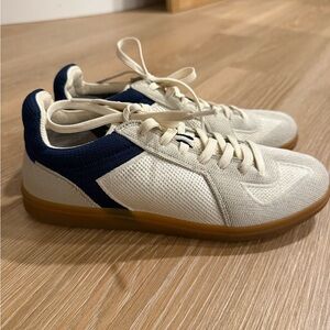 Rothy’s RS01 sneakers